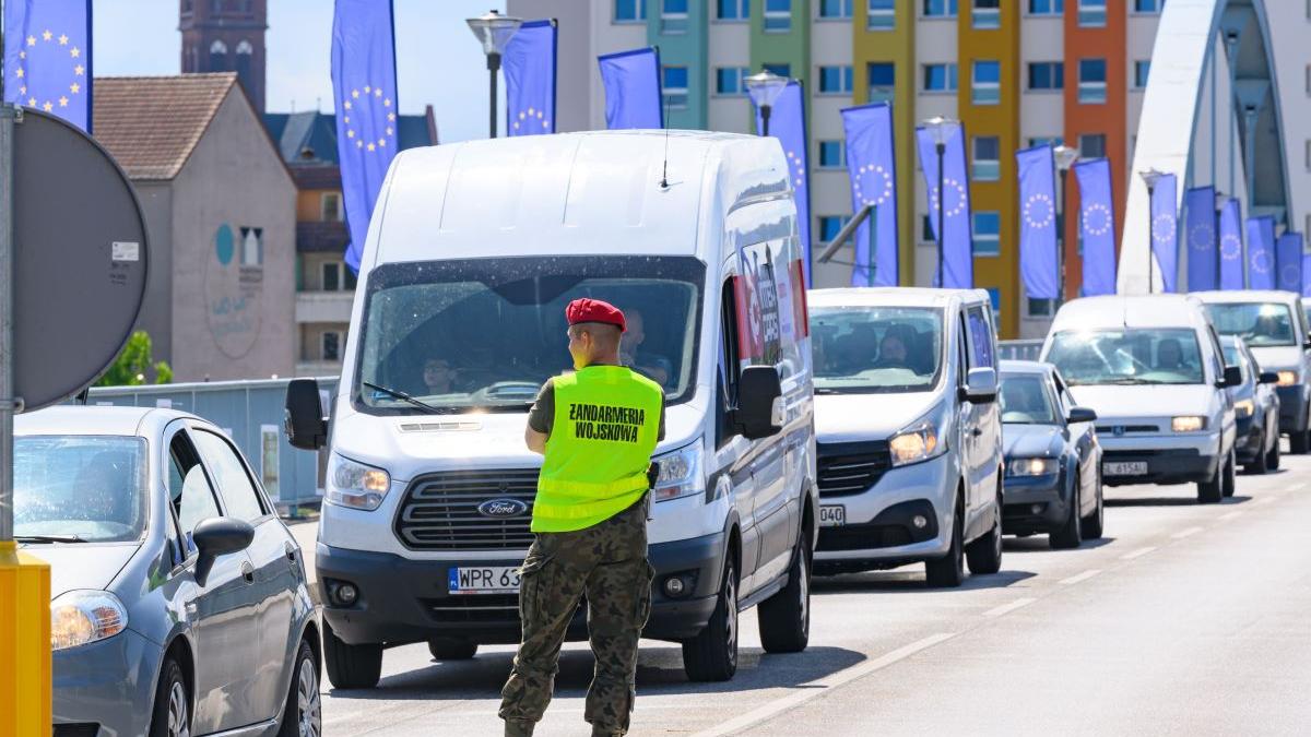 Atenție unde călătoriți! Polonia prelungește controalele la frontiera cu Germania și Lituania