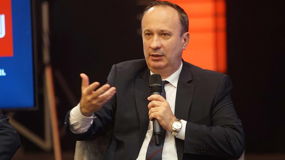 Tensiuni în coaliție. PSD acuză Guvernul Bolojan că nu vrea exceptarea mamelor și veteranilor de la plata CASS