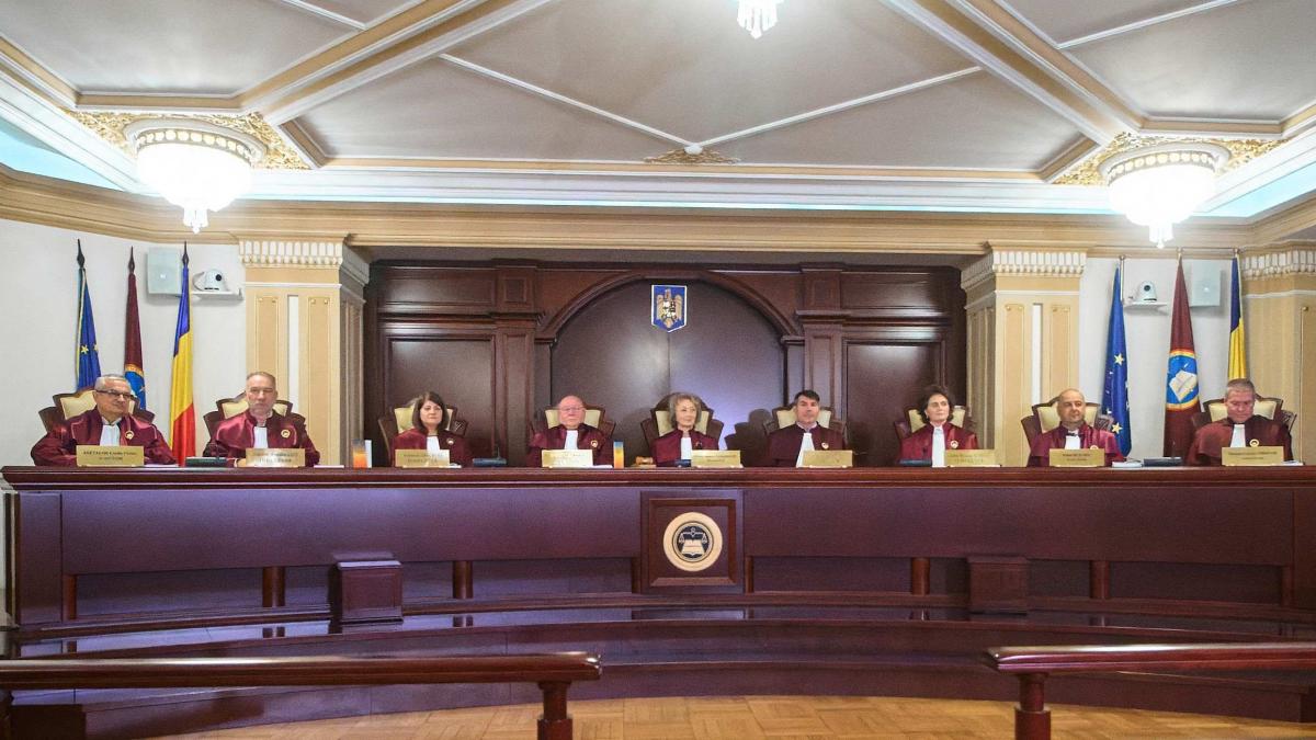 CCR ține în șah Guvernul, pe tema pensiilor magistraților, până după Consiliul ECOFIN