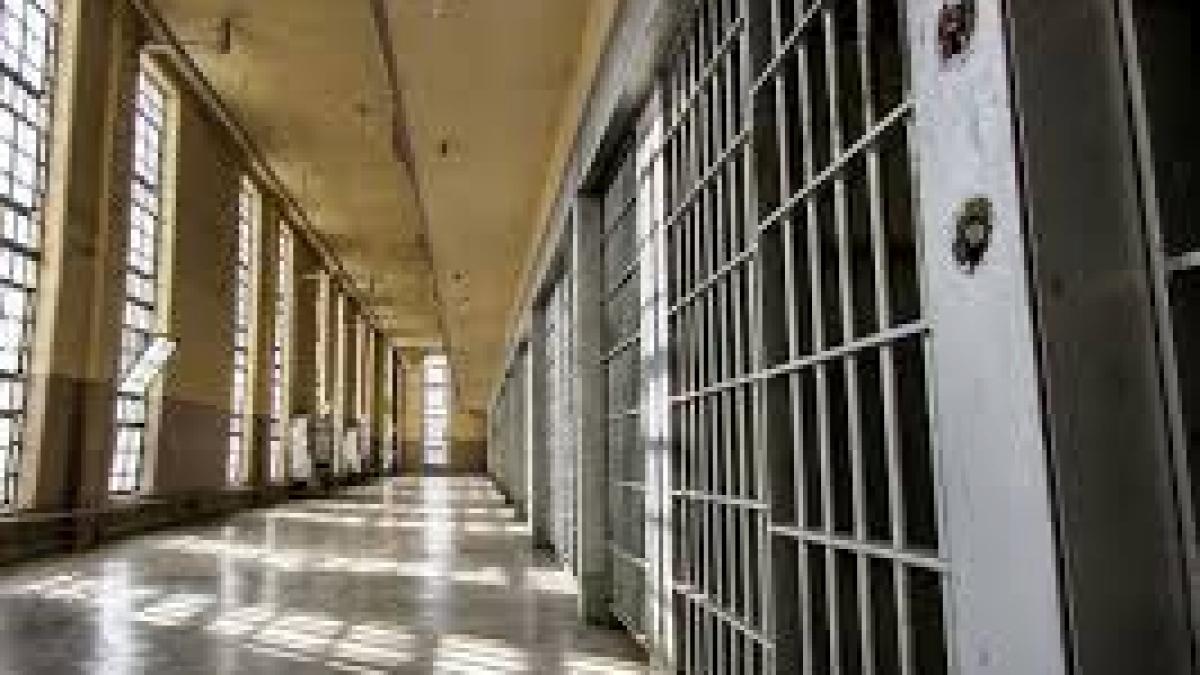 Directorul și un director adjunct de la Penitenciarul Târgu Jiu, înlocuiți din funcții