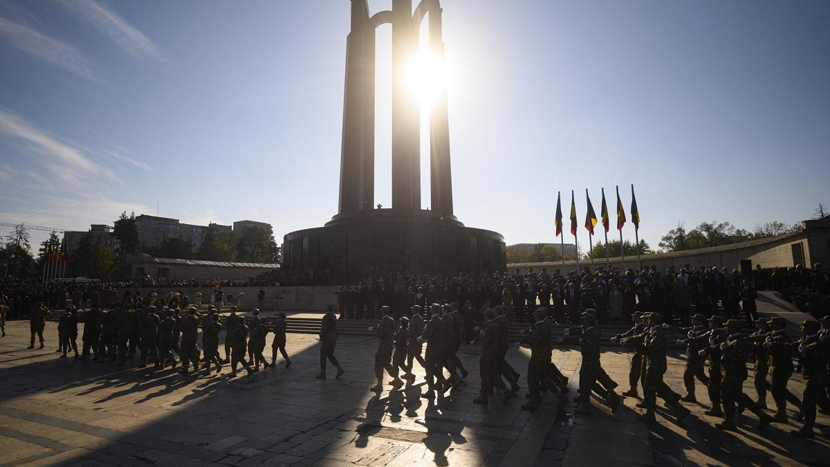 Ziua Armatei Române: Ceremonii militare şi religioase - în Capitală şi în ţară