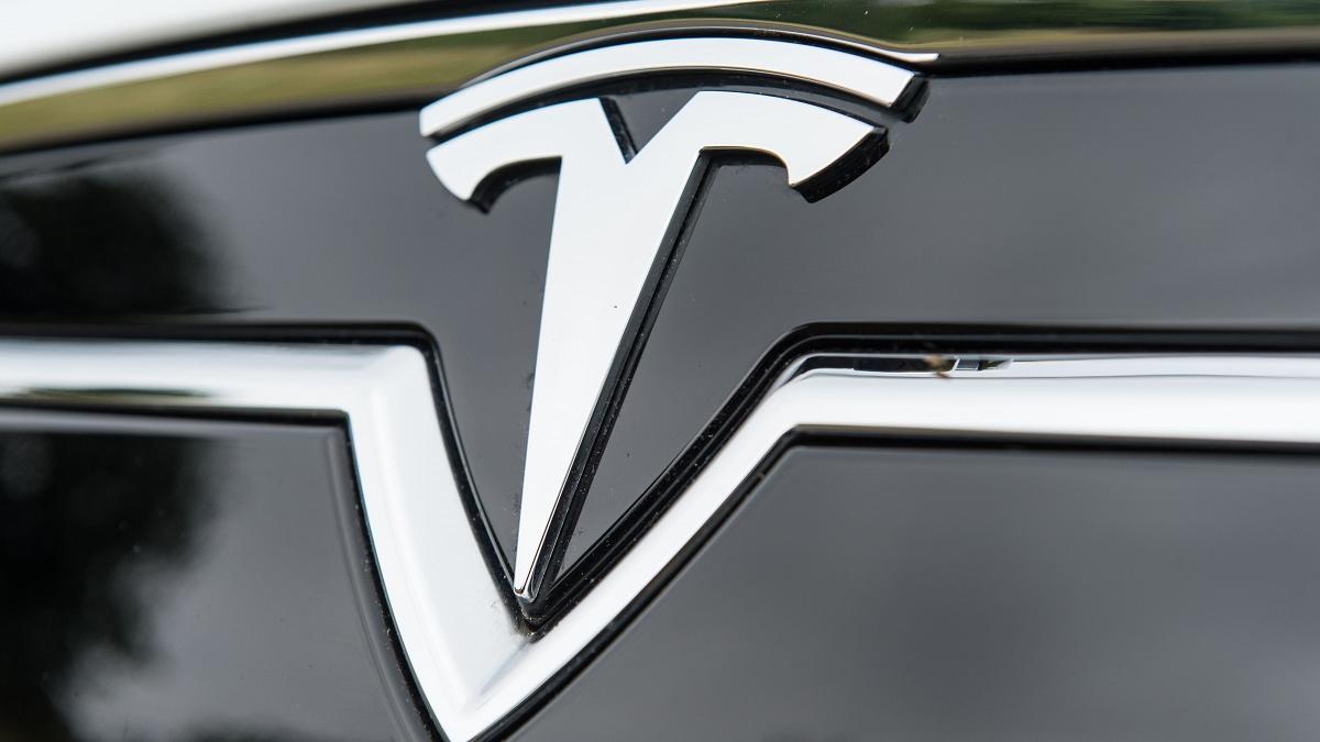 Tesla raportează o scădere de 37% a profitului net