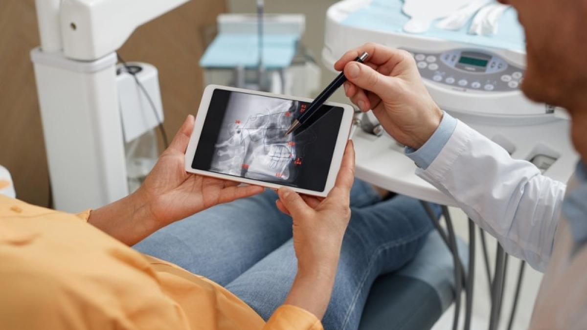 Implanturi dentare cu tehnologii de ultimă generație pentru rezultate precise și durabile