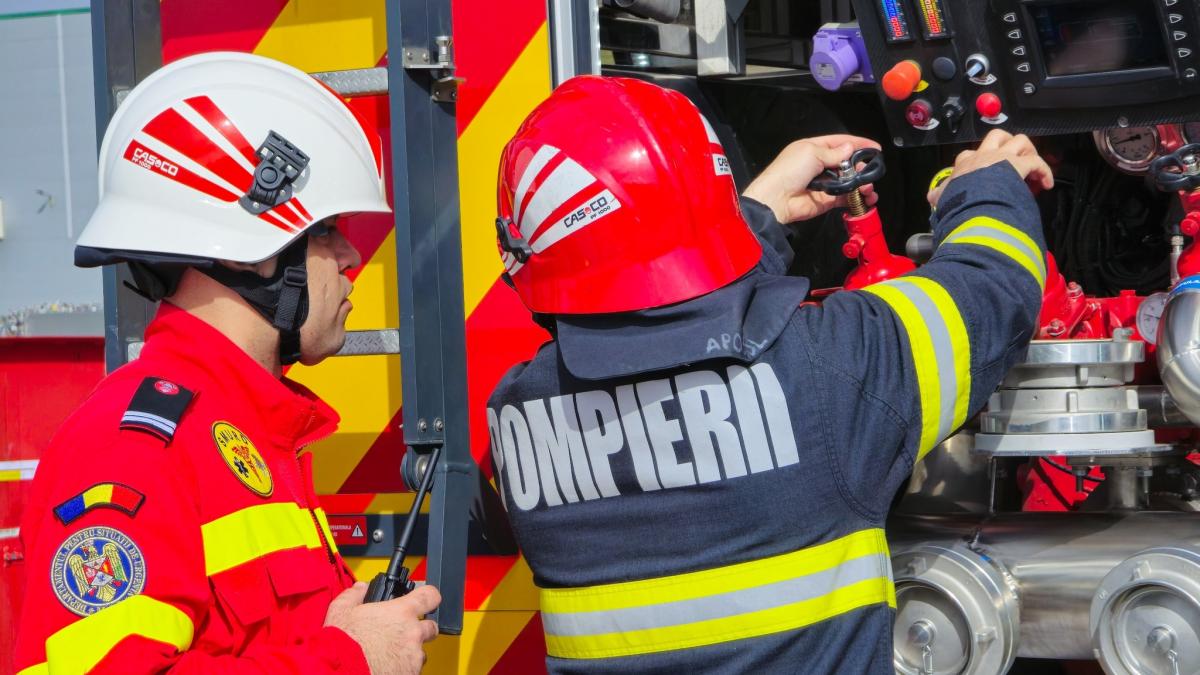 Explozie de la o acumulare de gaze, într-un bloc din Râmnicu Sărat