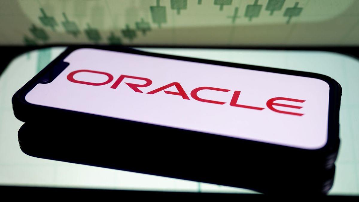 Val de disponibilizări la Oracle România: sute de angajați sunt dați afară 