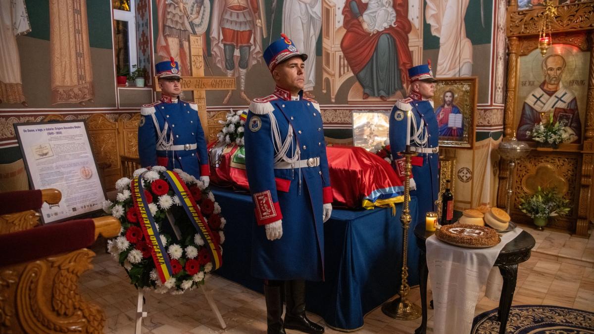Sicriul cu rămășițele domnitorului Grigore Alexandru Ghyka - depus, duminică, la Cotroceni