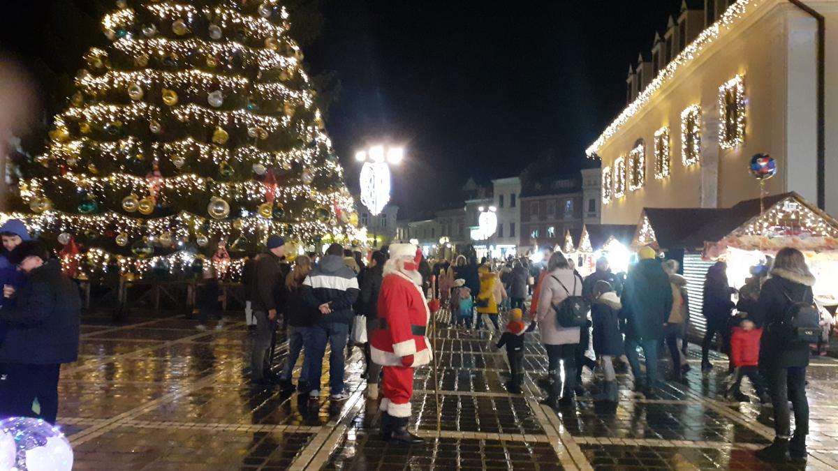Târgul de Crăciun din Sibiu se deschide vineri. Spectacol de colinde în deschidere