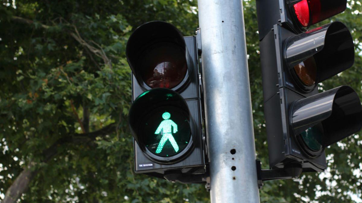 Semafoare inteligente la Brașov: dacă depășești viteza, prinzi roșu automat timp de 10 secunde