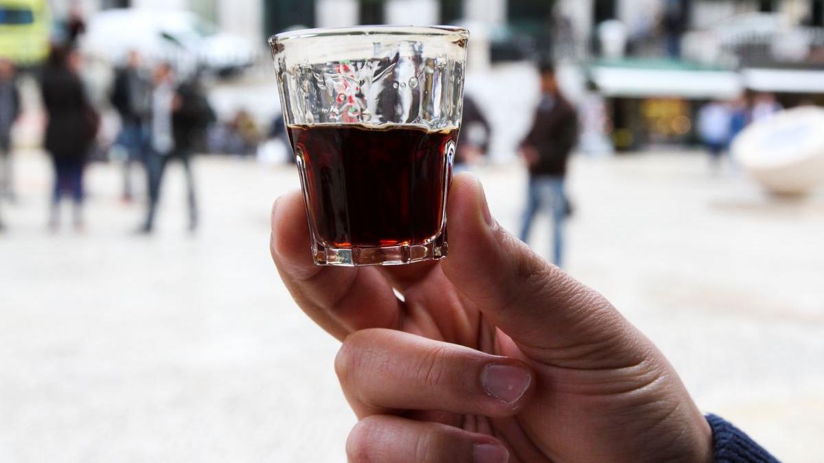 Țara nevoită să renunțe la interzicerea alcoolului după-amiaza, după doar câteva zile