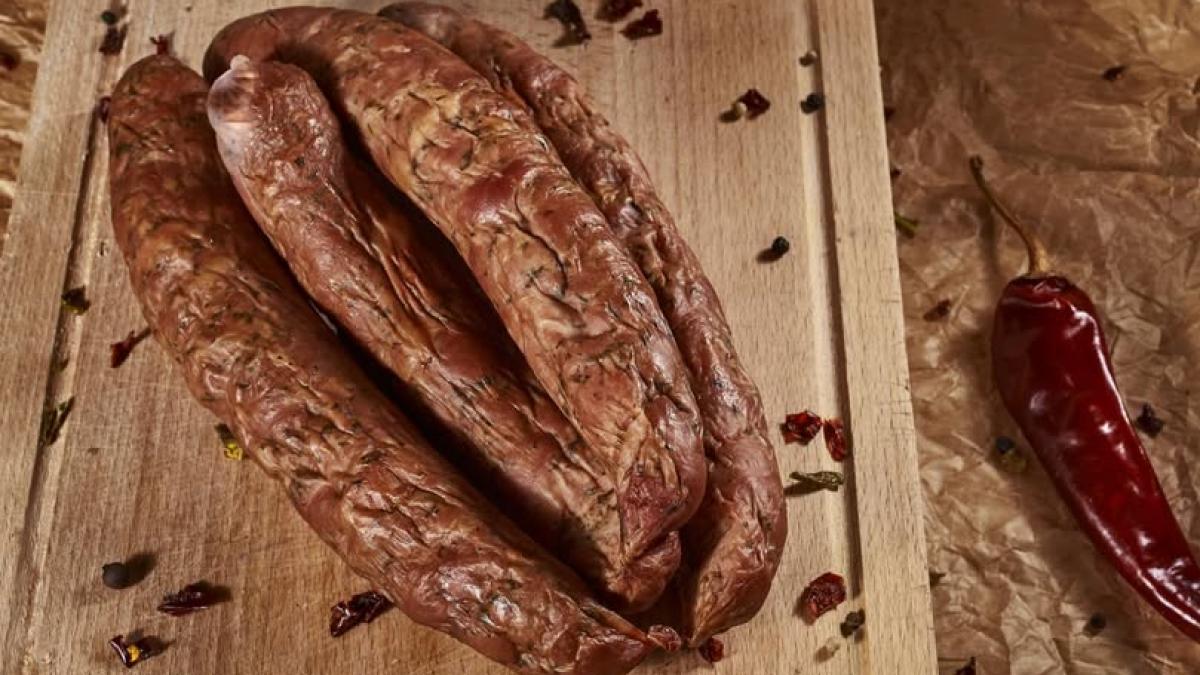 „Cârnații din topor din Vâlcea”, noua vedetă gastronomică a României: produs protejat la nivel european