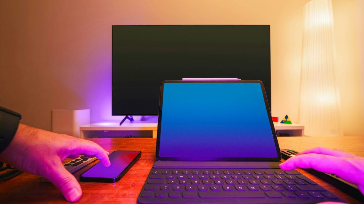 „Majoritatea care nu există”: Studiul românesc care dezvăluie mecanismul ascuns al manipulării online prin astroturfing