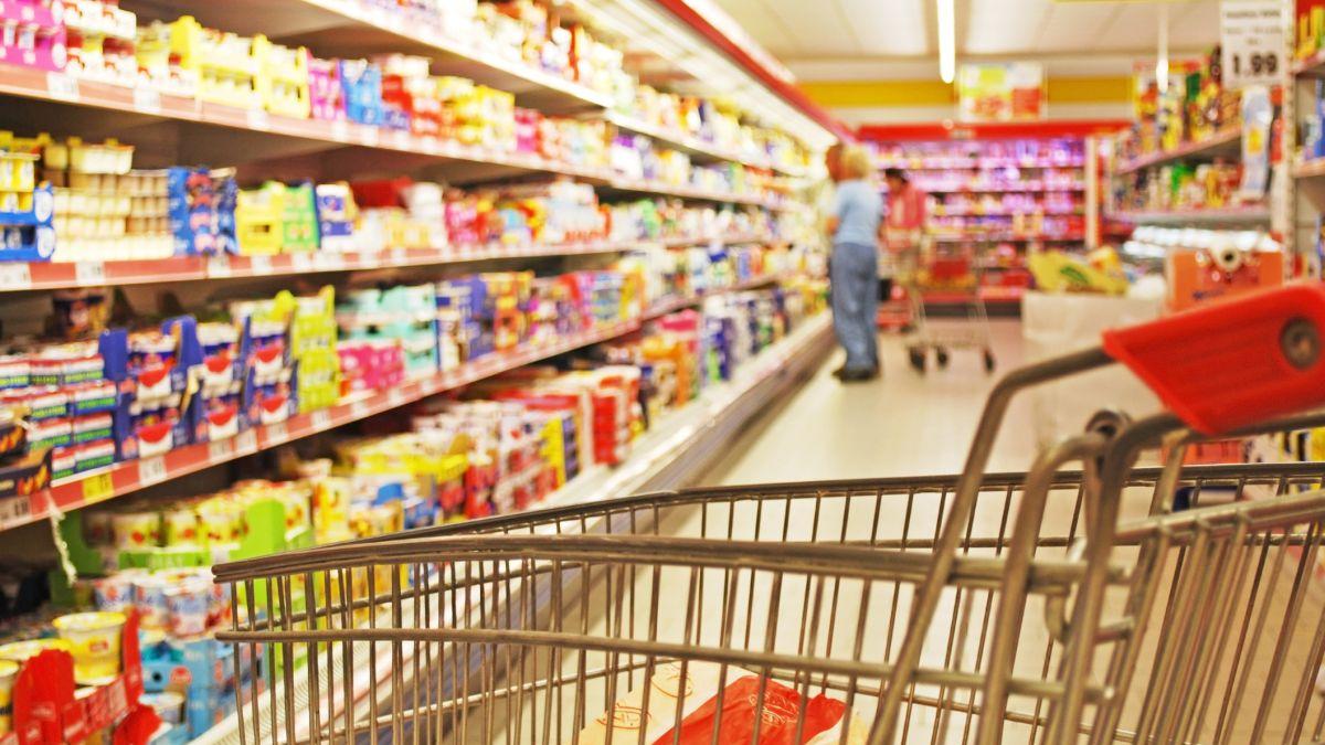 Legea obligă magazinele să schimbe produsele defecte. Nicușor Dan a promulgat legea