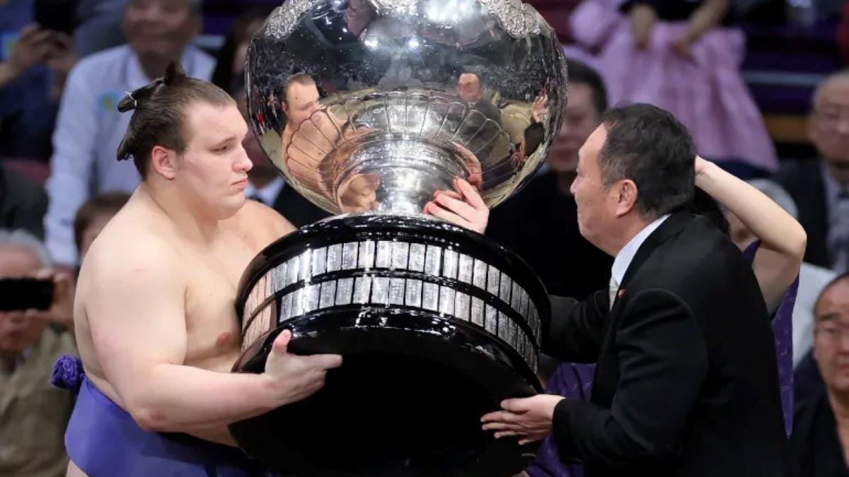 Un refugiat ucrainean devine campionul de sumo al Japoniei