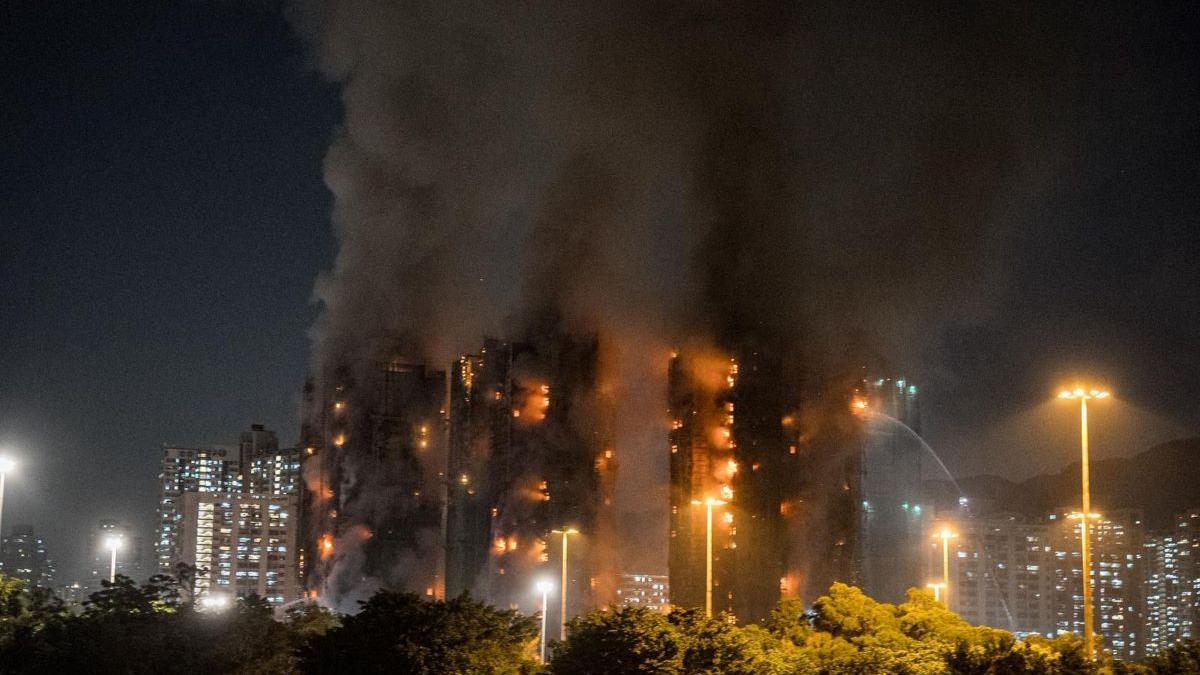 Incendiul din Hong Kong: Bilanțul victimelor urcă la 55 de morți și 123 de răniți