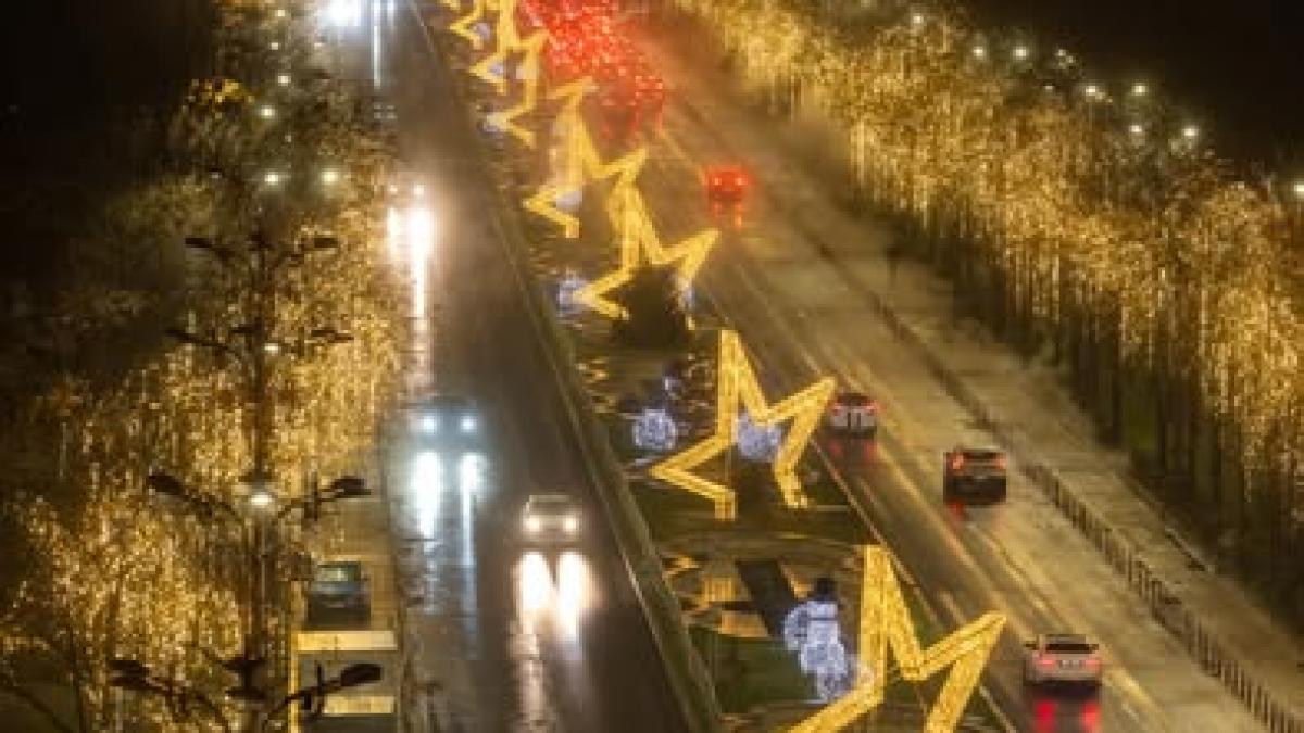 Se aprinde iluminatul festiv de sărbători în Capitală! 