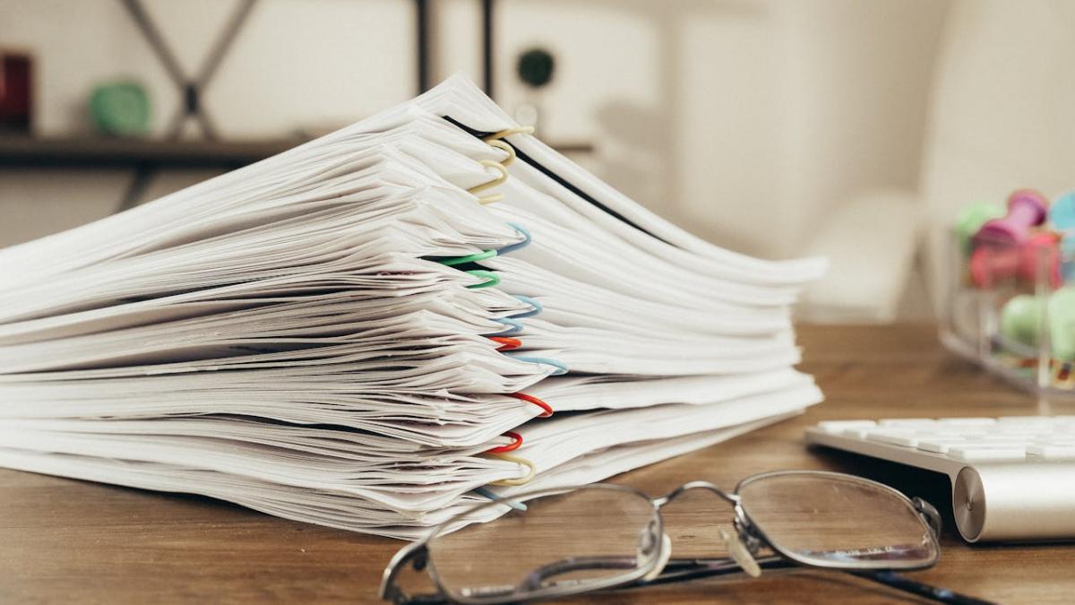 De ce merită să externalizezi organizarea documentelor către specialiști