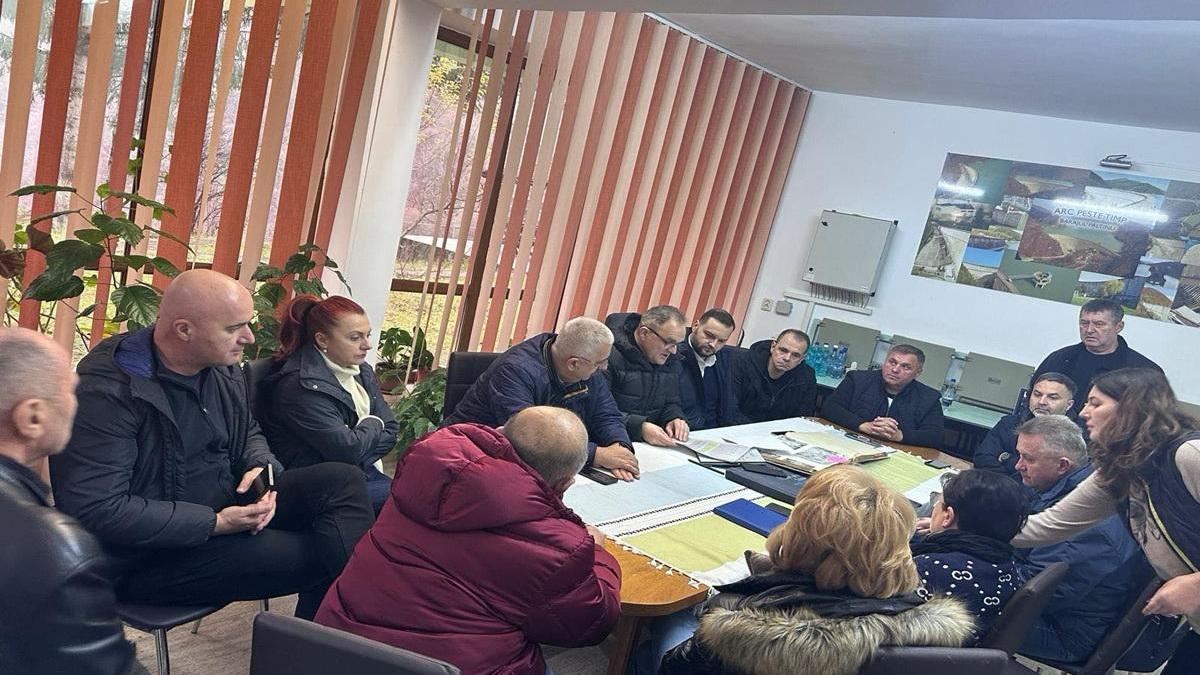 Primarul PUSL din Băicoi răbufnește la Barajul Paltinu: „Circ și bătaie de joc!”, în timp ce zeci de mii de prahoveni rămân fără apă