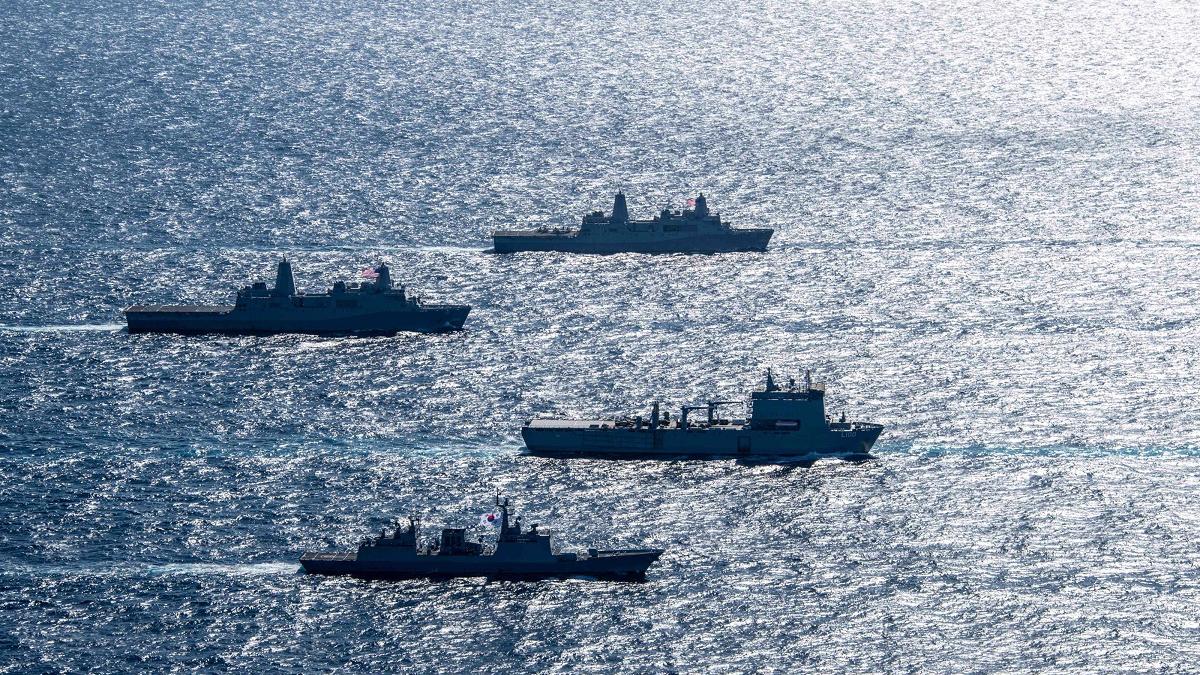 Opt persoane au fost ucise în noi atacuri americane asupra a trei nave în Pacific