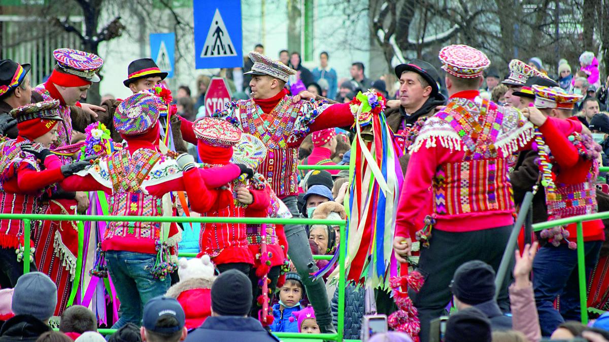 De la ger, la tropice: două feluri de a aștepta Crăciunul