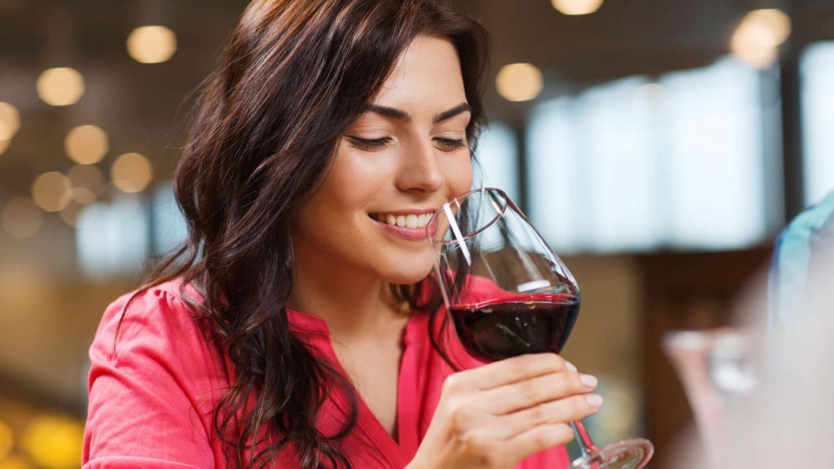 Ce trebuie să știi despre consumul de alcool de sărbători? Soluții pentru a limita efectele negative