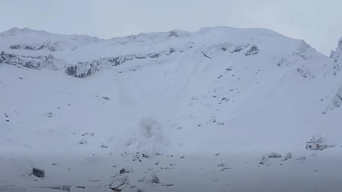 avalansa balea lac muntii fagaras salvamont sibiu balcoane