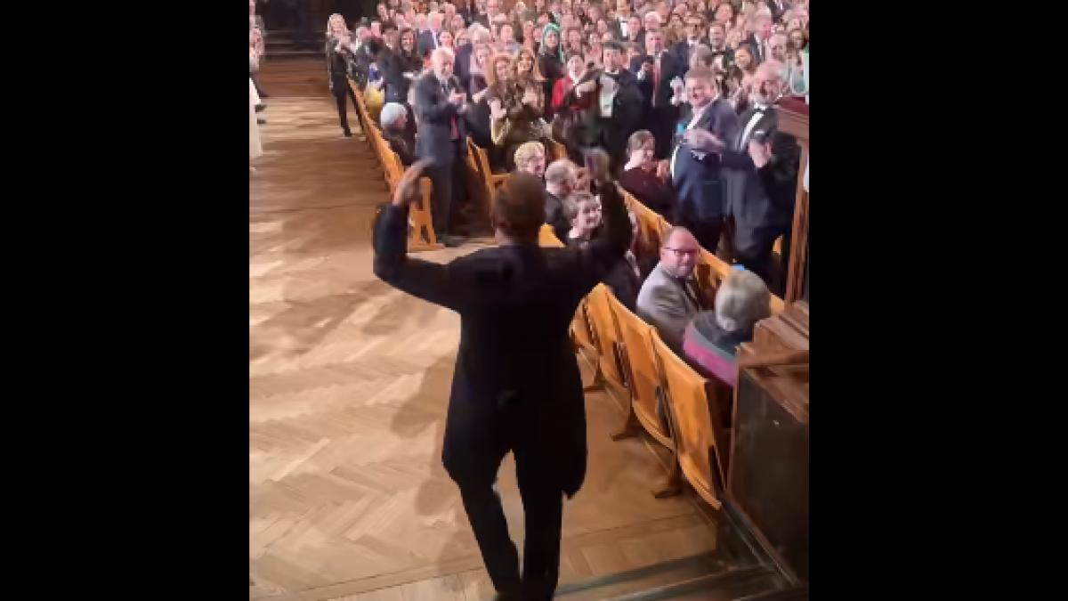 Dirijorul „rock star” care a ridicat Viena în picioare: moment unic la Concertul de Anul Nou 2026