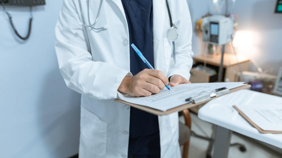 Proiect de lege: Gărzile medicilor, recunoscute ca vechime în muncă