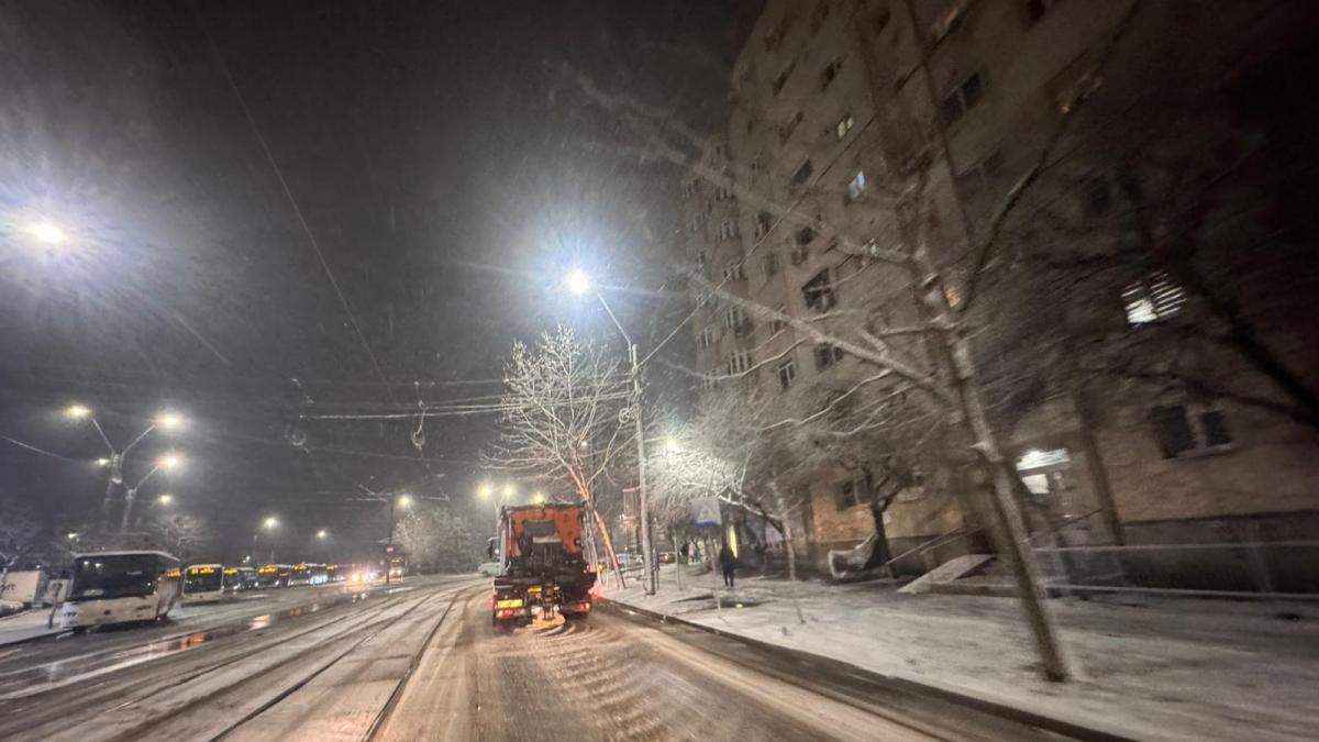 Autorităţile locale din Capitală intervin pentru deszăpezire