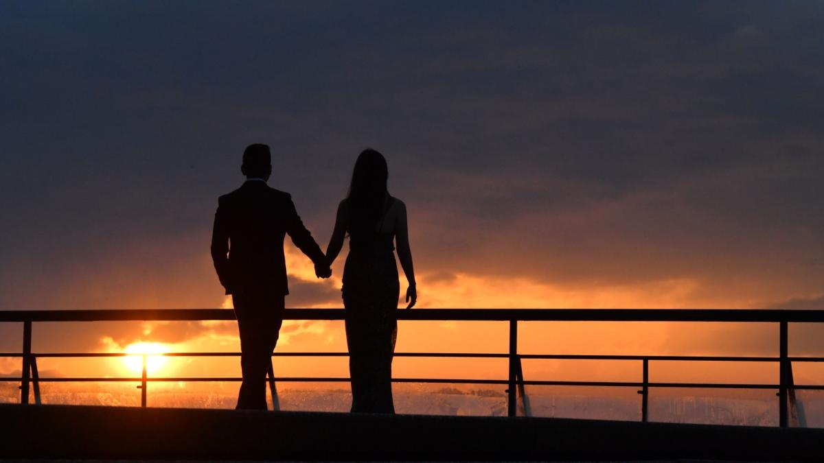 Cum îți influențează stilul de atașament relațiile romantice: Explicația conflictelor, despărțirilor și reconectării