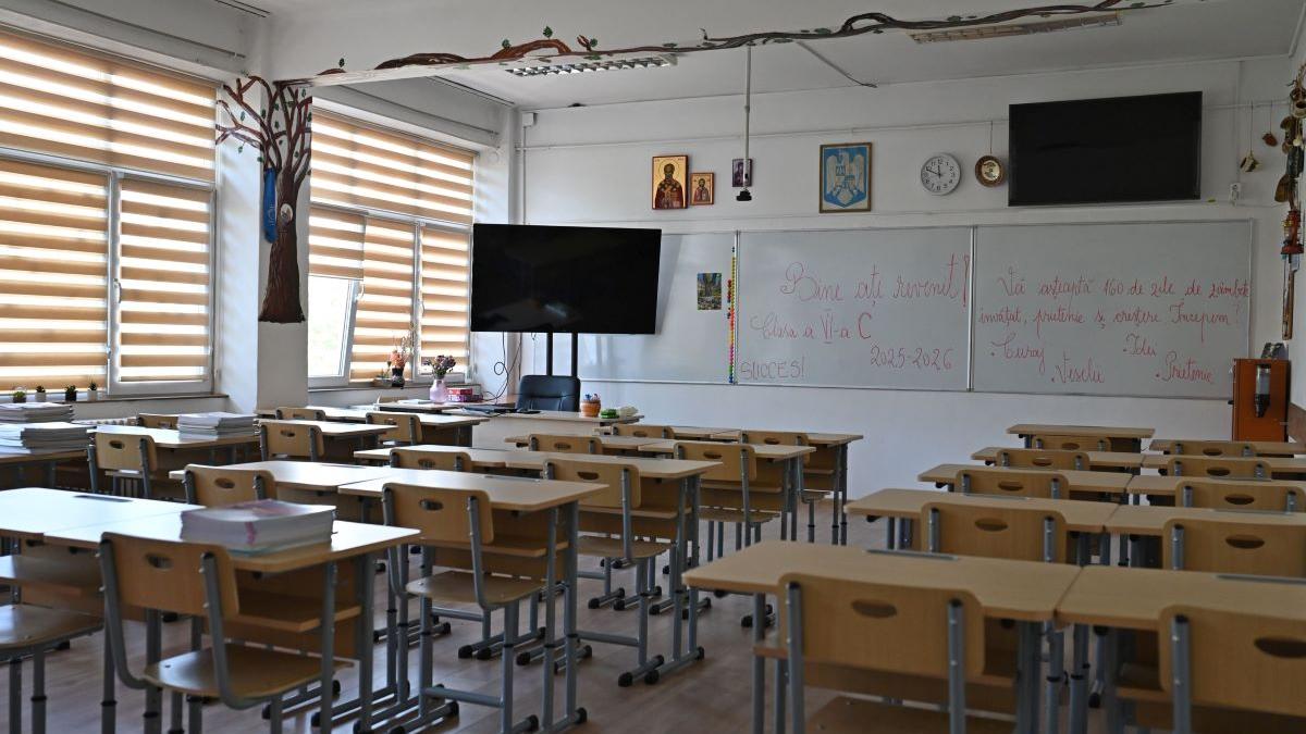 Școlile din mai multe județe au suspendat cursurile sau le desfășoară online din cauza vremii