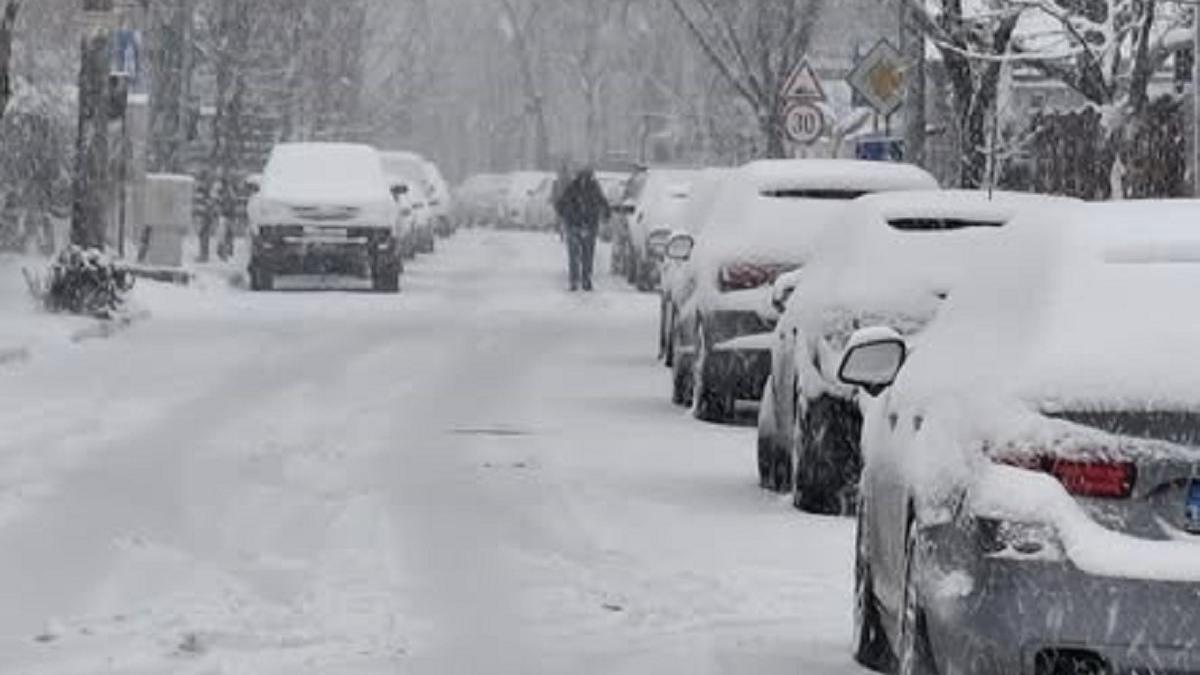 Strat de zăpadă de până la 15 cm și temperaturi minime de până la -10 grade în București
