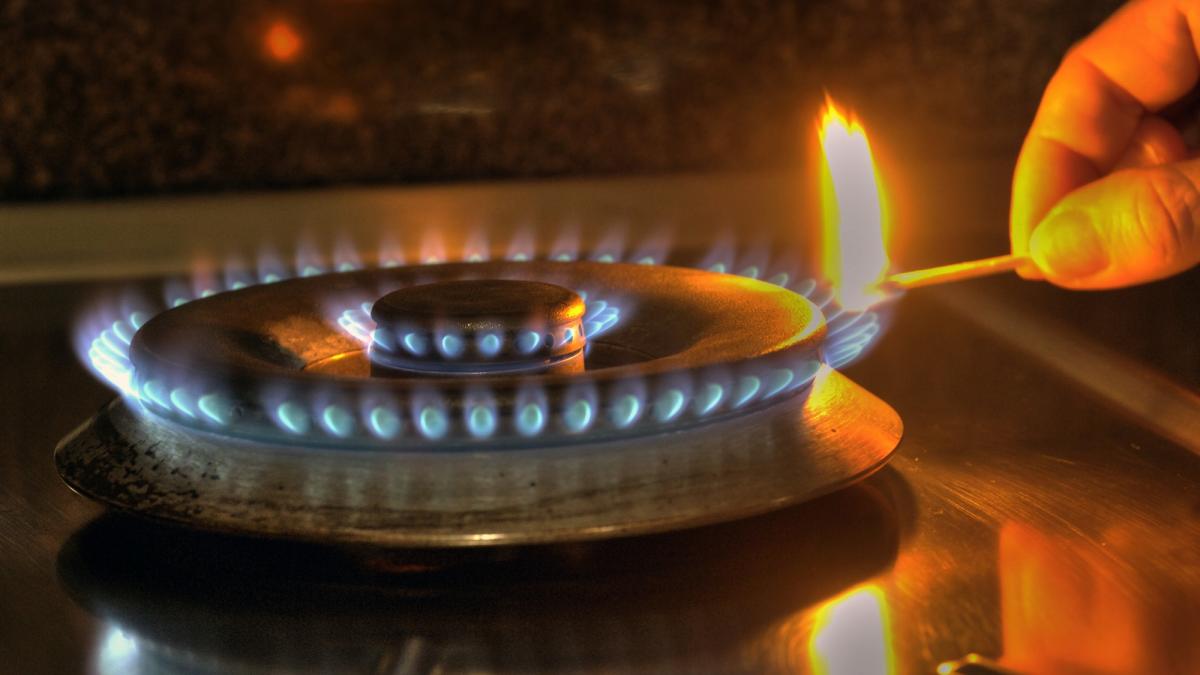 De ce e periculos să aprindem aragazul ca să ne încălzim? Riscurile intoxicării cu monoxid de carbon