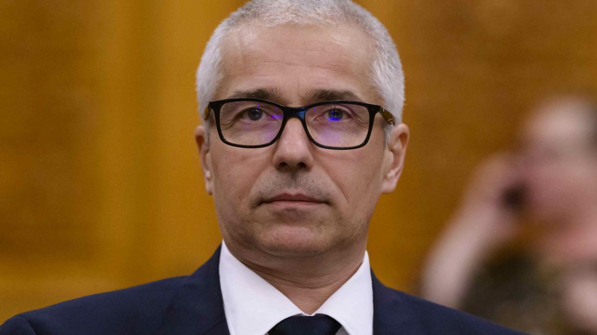 S-a declanșat operațiunea „epurarea lui Radu Marinescu de la Ministerul Justiției”. Obiectivul: sistemul vrea să preia „butonul” desemnării noilor șefi din parchete