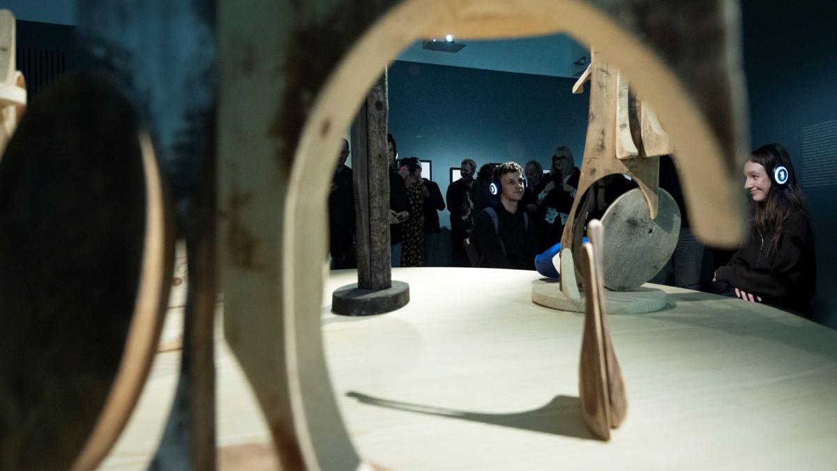Publicul polonez, fascinat de fotografiile realizate de Brâncuși. Secvențe filmate de Brâncuși și muzică live de Wojtek Kiwer, la finisajul expoziției „Brâncuși. Sculptând cu lumina”