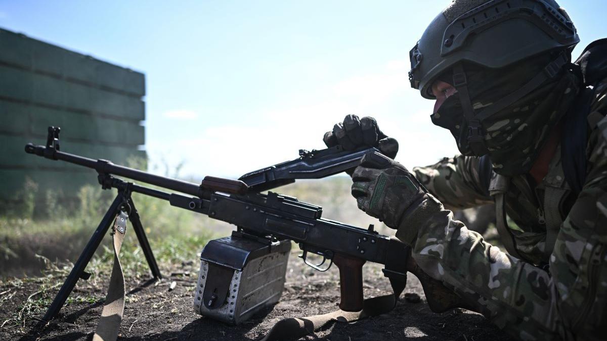Ucrainenii fug de război: 200.000 de militari au părăsit frontul, iar 2 milioane de civili sunt „dați în urmărire” pentru evitarea serviciului militar 