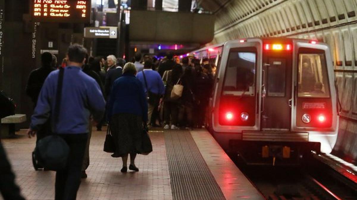 Circulație în sistem pendulă la stația de metrou Brâncoveanu, după o tentativă de suicid