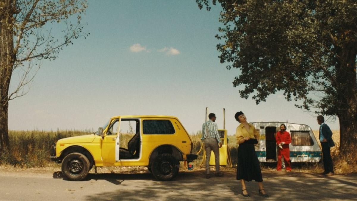 Unul dintre cele mai așteptate filme ale anului, CATANE, comedia-manifest semnată de Ioana Mischie, se lansează în cinematografele din România din 26 ianuarie 2026