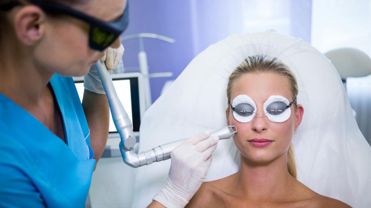 Rejuvenarea facială cu Laser CO₂ tratamentul tot mai căutat pentru un ten tânăr