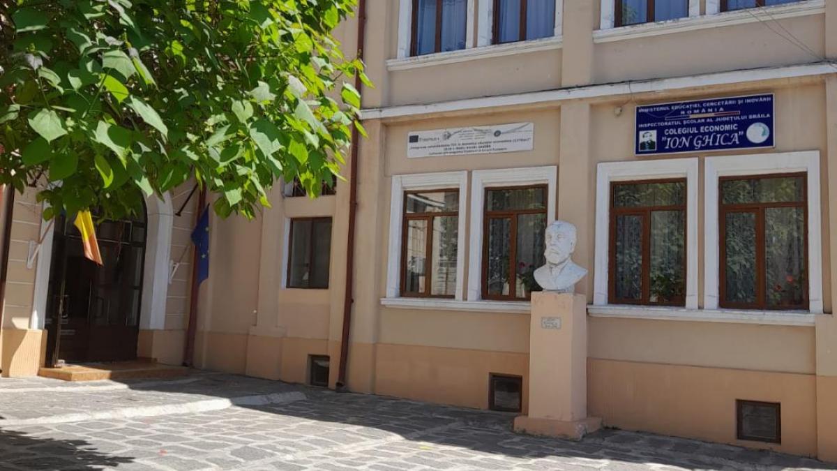 Elev atacat cu maceta de un coleg, într-o școală din Brăila