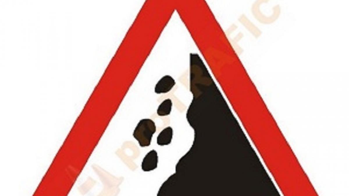 Avertisment! Cad pietre și blocuri de stâncă pe DN 57 Clisura Dunării și în Defileul Jiului