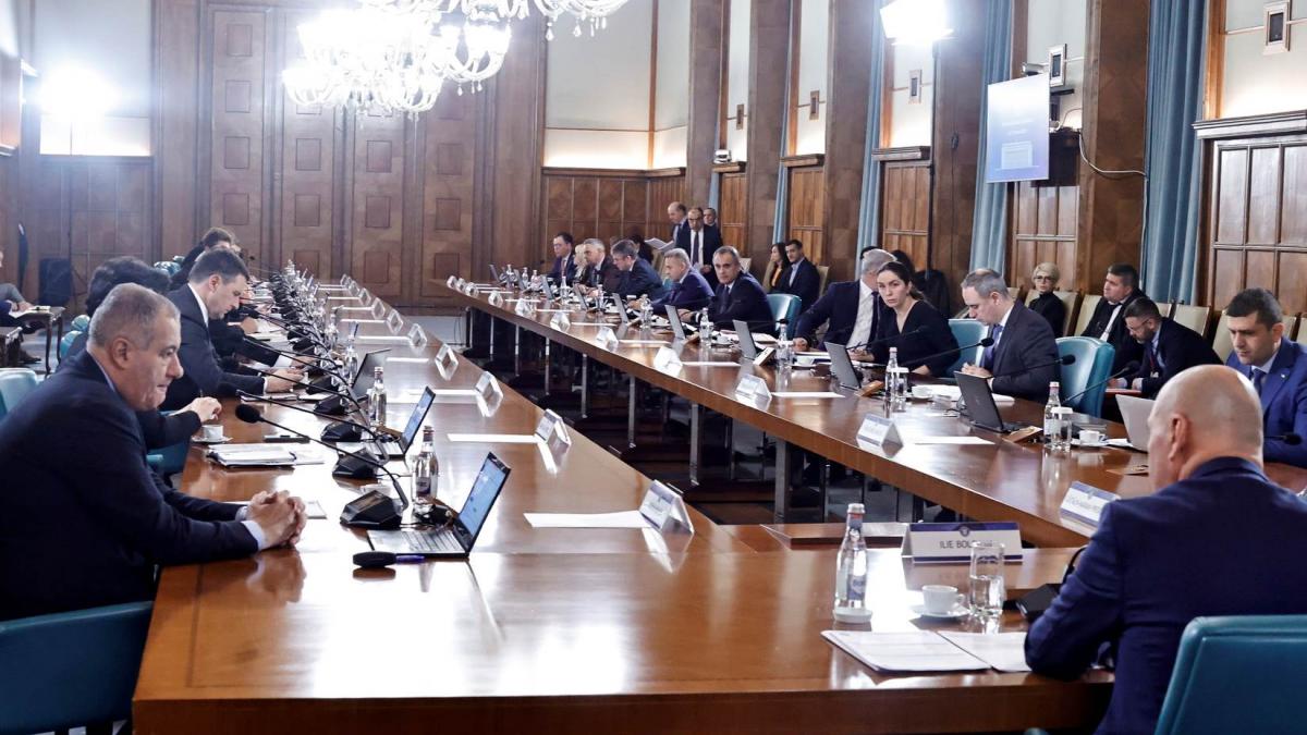 Tabloul dezastrului! Economia, mitraliată de Guvern: firmele se scufundă, autoritățile aruncă banii pe investiții inutile