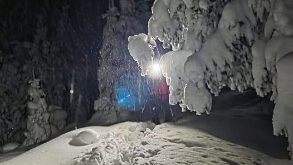 Doi ucraineni, blocați în Munții Maramureșului. Acțiune de salvare dificilă: ger și zăpadă de 2 m