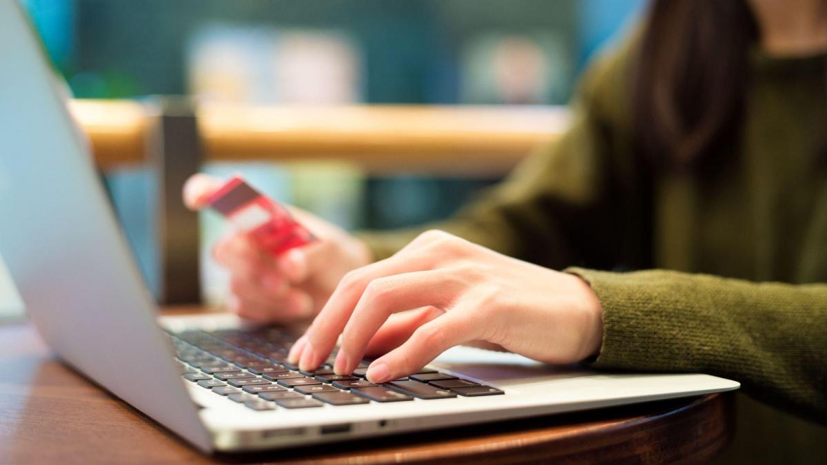 Bani rapid când ai nevoie: Tot ce trebuie să știi despre vechimea în muncă și accesarea unui împrumut online