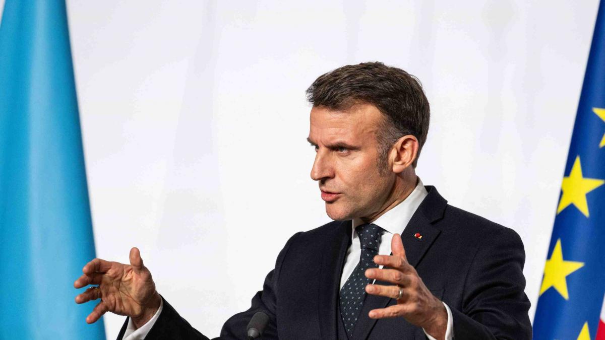 Macron anunță pregătiri pentru reluarea discuțiilor între liderii europeni și Putin