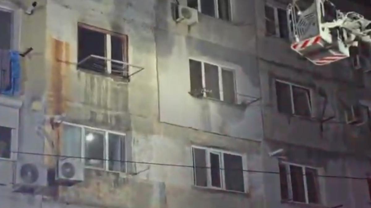 incendiu violent intr un apartament in navodari o persoana a murit