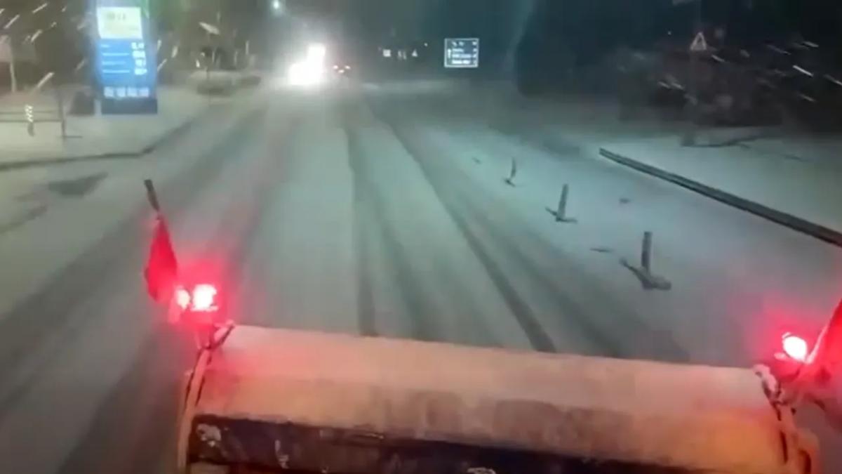Trafic dat peste cap în Argeș din cauza ninsorii. Poliția îndeamnă șoferii să circule prudent