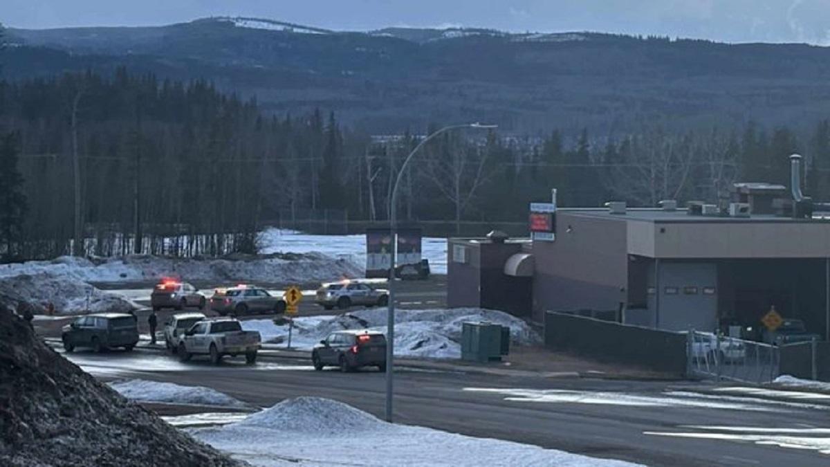 atac armat scoala canada politia 10 morti 25 de raniti