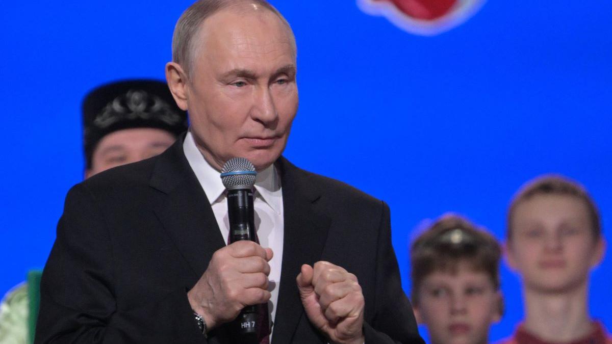 Rusia acordă FSB puteri nelimitate: internetul și conexiunile mobile pot fi oprite la ordinul lui Putin