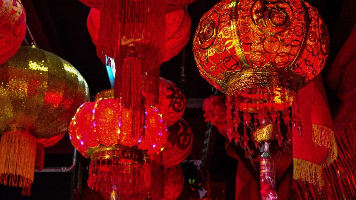 Semnificația puternică a plicurilor roșii de Anul Nou Chinezesc