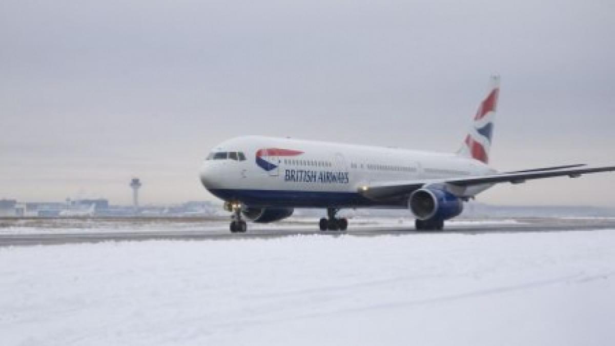 Traficul aerian pe cele două aeroporturi ale Capitalei se desfăşoară în condiţii de iarnă